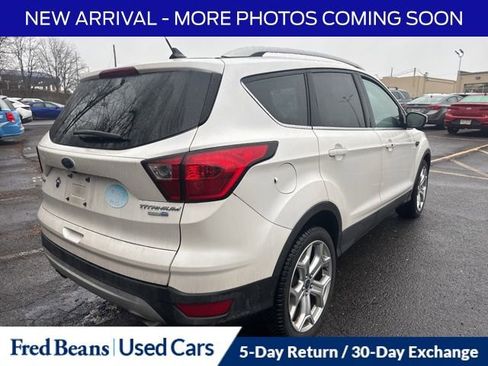 Used 2019 Ford Escape Titanium image 3