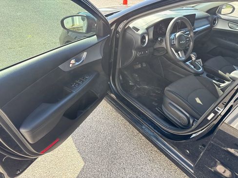 Used 2023 Kia Forte LXS w/ LXS Technology Package FWD image 10