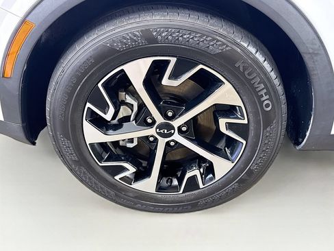Used 2024 Kia Sportage EX FWD image 39