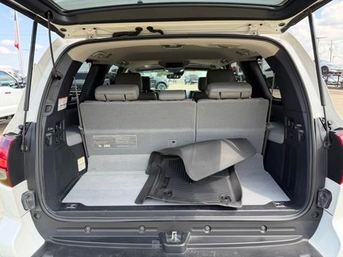 Used 2021 Toyota Sequoia Platinum AWD/4WD image 8
