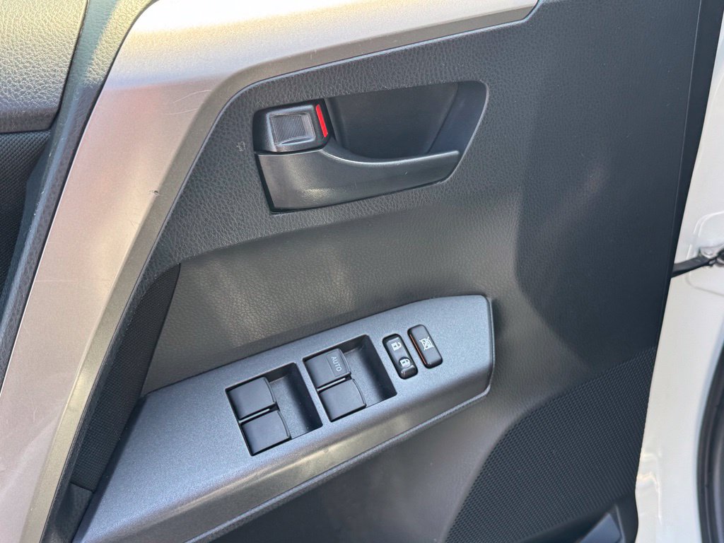 Used 2018 Toyota RAV4 LE w/ All Weather Liner Package AWD/4WD image 33