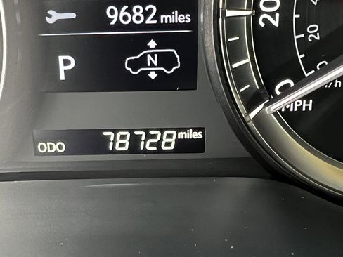 Used 2020 Lexus LX 570 4WD w/ Luxury Package image 21