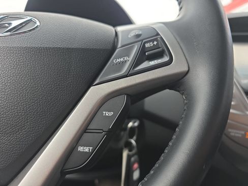 Used 2013 Hyundai Veloster w/ Style Pkg image 14