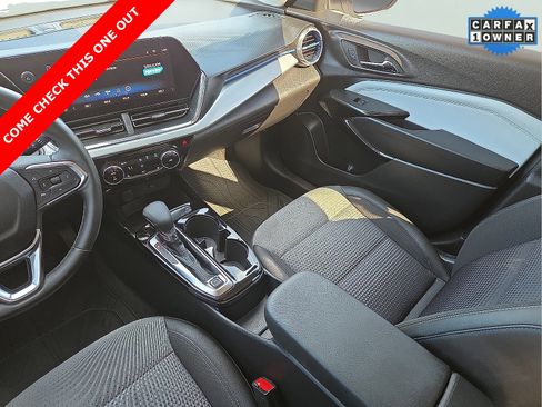 Used 2025 Chevrolet Trax LT w/ Driver Confidence Package image 12