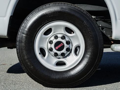 Used 2024 GMC Savana 2500 w/ Driver Convenience Package image 19