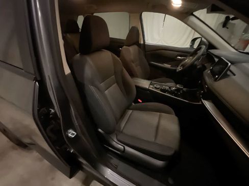 Used 2024 Nissan Rogue SV image 23