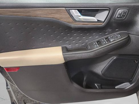 Used 2020 Ford Escape Titanium FWD image 11