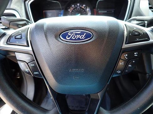 Used 2017 Ford Fusion SE w/ Fusion SE Technology Package FWD image 12