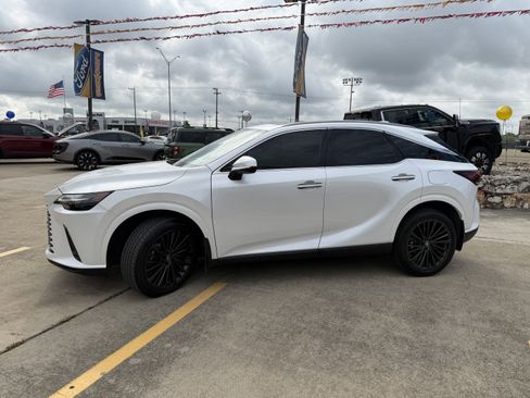 Used 2024 Lexus RX 350 Premium w/ Accessory Package (Z1) FWD image 11