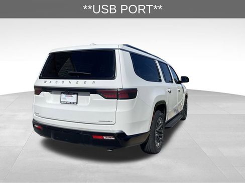 Used 2023 Jeep Wagoneer L Series II image 6