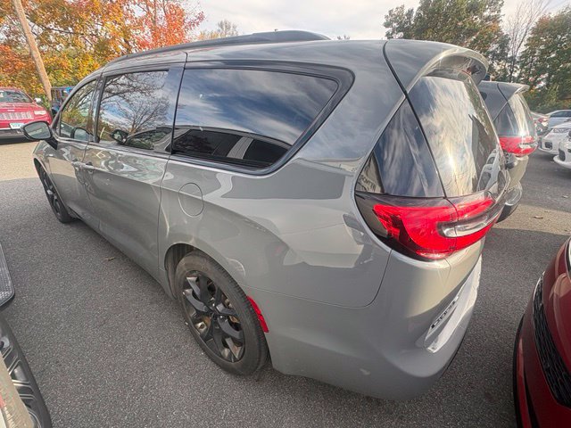 Used 2025 Chrysler Pacifica Limited FWD image 11