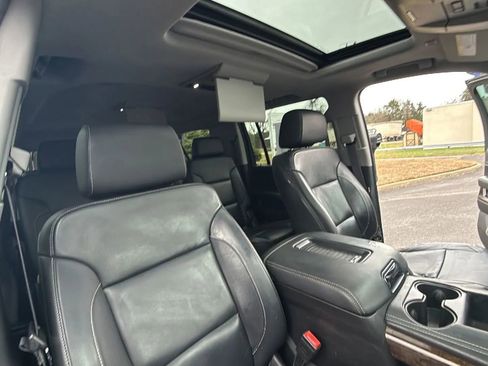 Used 2017 Chevrolet Suburban LT image 60