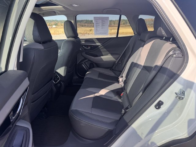 Used 2025 Subaru Outback Onyx Edition AWD/4WD image 25