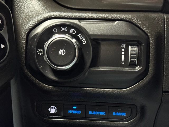 Used 2023 Jeep Wrangler Unlimited w/ 8.4" Radio Group AWD/4WD image 10