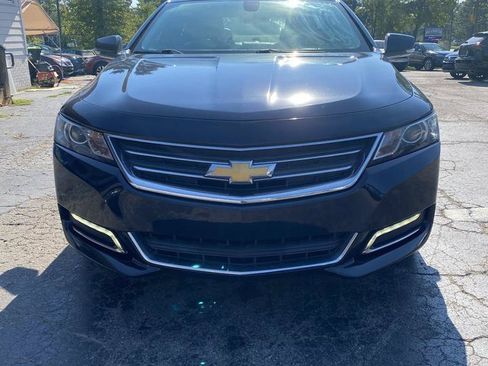 Used 2019 Chevrolet Impala LT FWD image 2