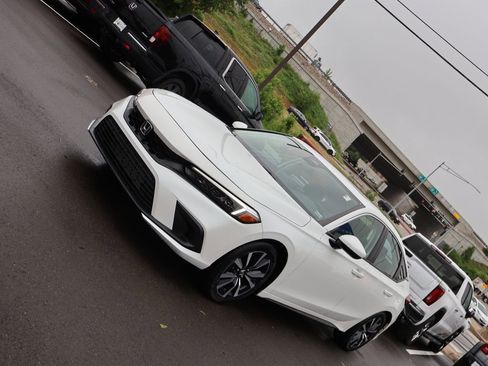 Certified 2024 Honda Civic EX-L image 3
