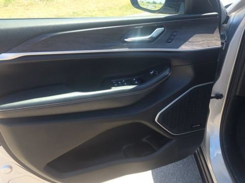 Used 2023 Jeep Grand Cherokee L Limited RWD image 10