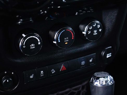 Used 2017 Jeep Wrangler Unlimited Sahara AWD/4WD image 24