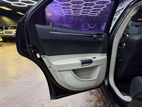 Used 2006 Chrysler 300 SRT8 w/ SRT Option Group II image 19