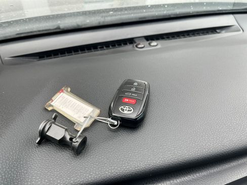 Used 2025 Toyota Camry SE image 21