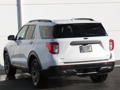 Used 2021 Ford Explorer XLT w/ Equipment Group 202A image 5