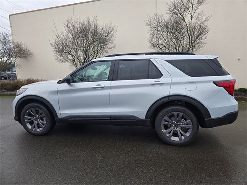 New 2026 Ford Explorer Active image 8