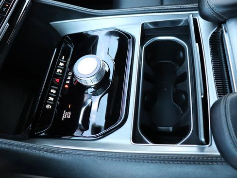 Used 2025 Jeep Wagoneer Series II w/ 8-Passenger Seating Package AWD/4WD image 48