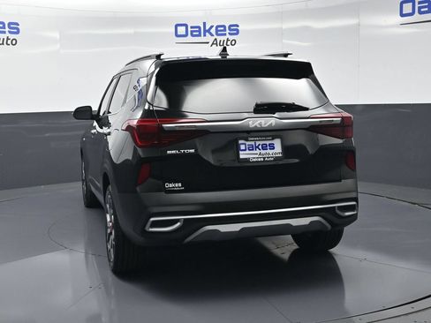 Certified 2022 Kia Seltos SX w/ Sunroof Package AWD/4WD image 7