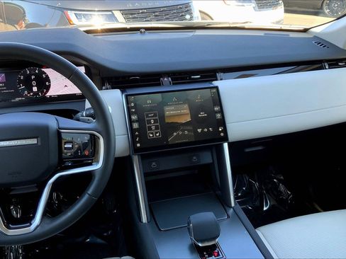 Used 2024 Land Rover Discovery Sport S image 6