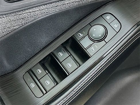 Used 2023 Nissan Rogue SV image 18