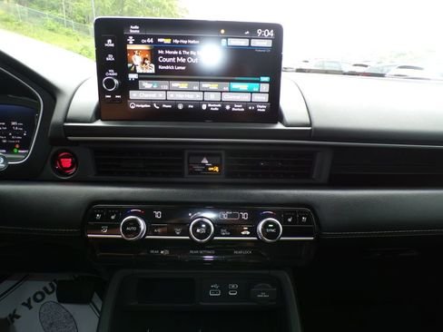 Used 2025 Honda Pilot Elite image 26