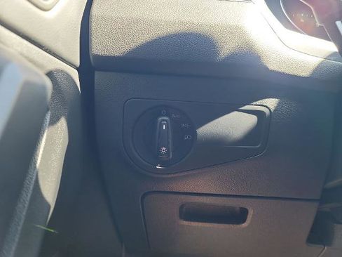 Used 2020 Volkswagen Tiguan S image 16