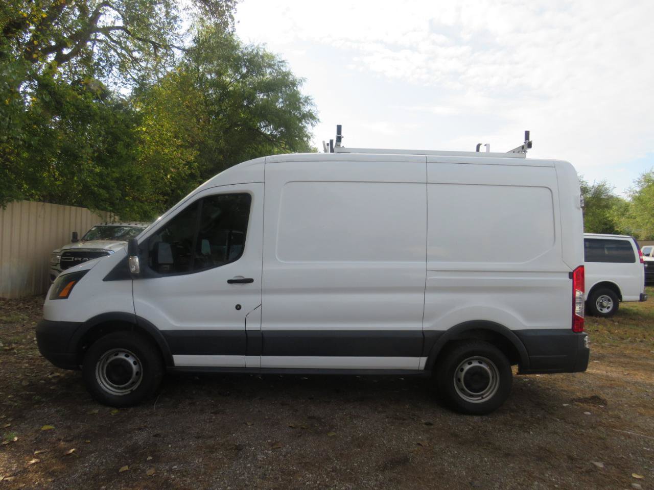 Used 2017 Ford Transit 250 130 Medium Roof RWD image 16