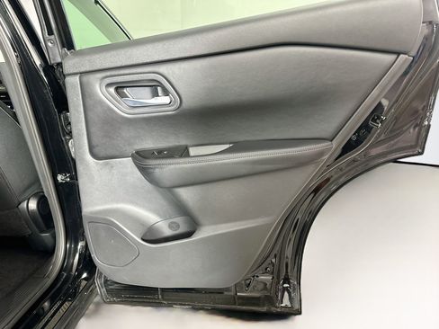 Used 2025 Nissan Rogue SV AWD/4WD image 29
