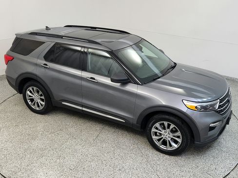 Used 2022 Ford Explorer XLT w/ Equipment Group 202A AWD/4WD image 16