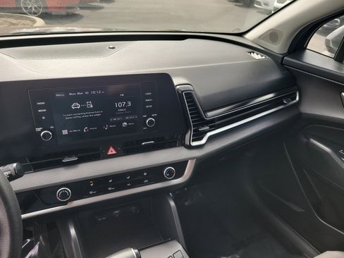 Used 2025 Kia Sportage LX FWD image 19