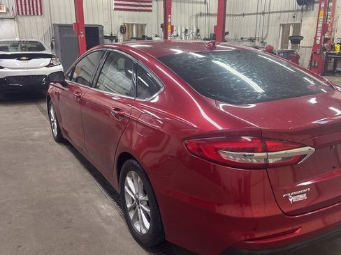 Used 2020 Ford Fusion SE image 6