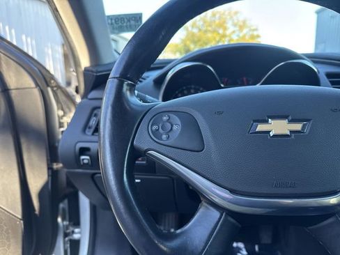 Used 2014 Chevrolet Impala LT w/ Convenience Package image 16