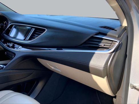 Used 2019 Buick Enclave Essence FWD image 19
