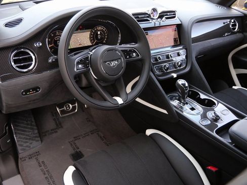 New 2026 Bentley Bentayga Speed image 2