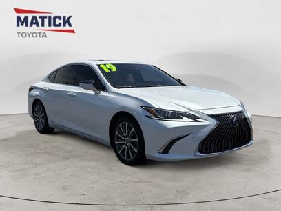 Used 2019 Lexus ES 300h w/ Premium Package