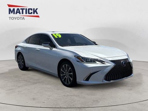 Used 2019 Lexus ES 300h w/ Premium Package FWD image 1
