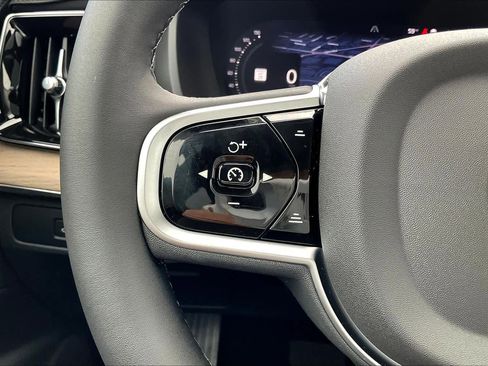 New 2026 Volvo XC90 B5 Plus image 17