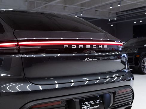 Certified 2025 Porsche Macan Electric RWD image 30