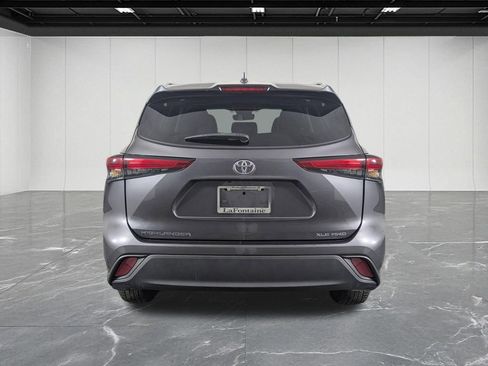 Used 2023 Toyota Highlander XLE AWD/4WD image 4