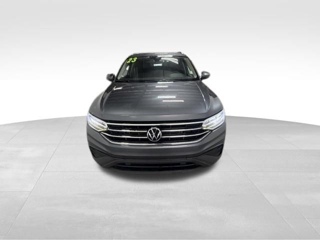 Used 2023 Volkswagen Tiguan SE FWD image 3