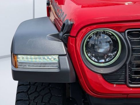 Used 2024 Jeep Gladiator Rubicon w/ Safety Group AWD/4WD image 9