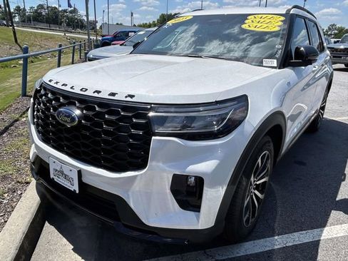 Used 2025 Ford Explorer ST-Line w/ Premium Package RWD image 8