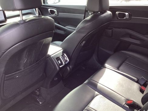 Used 2024 Kia Sorento S image 9