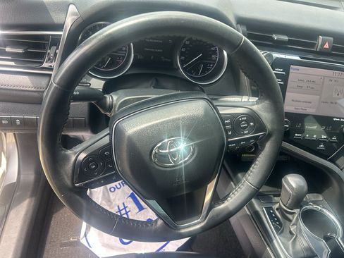 Used 2020 Toyota Camry XLE FWD image 16